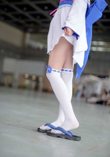 天降女子从二楼掉下来了