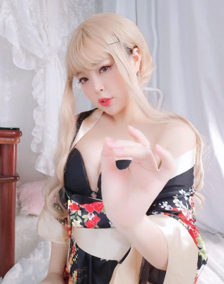 美丽的小蜜蜂4娃娃脸