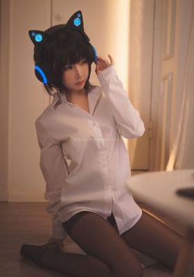 异国女人在巴黎